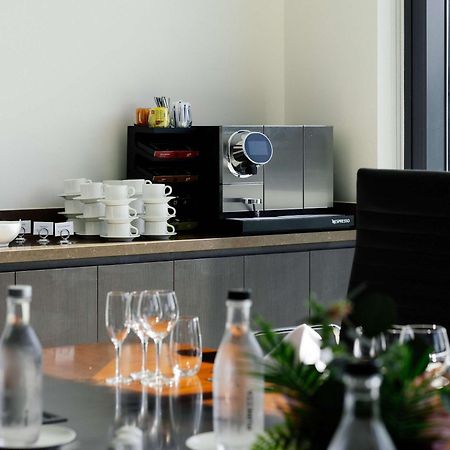 Pullman Brisbane Airport Hotel Екстериор снимка A coffee machine in a meeting room